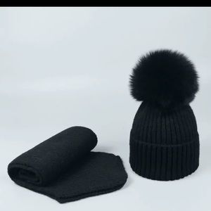 NIB 2pc Black Fox Fur Hat and wool Scarf Gift Set